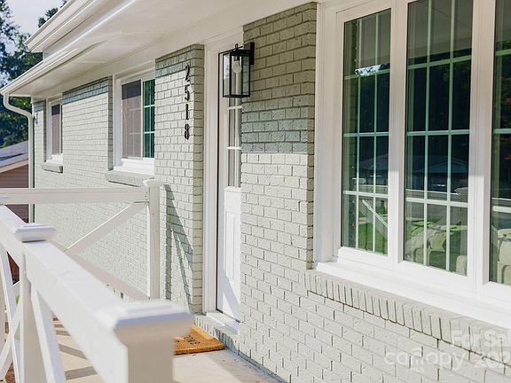 4th image of 2518 Cove Creek Dr