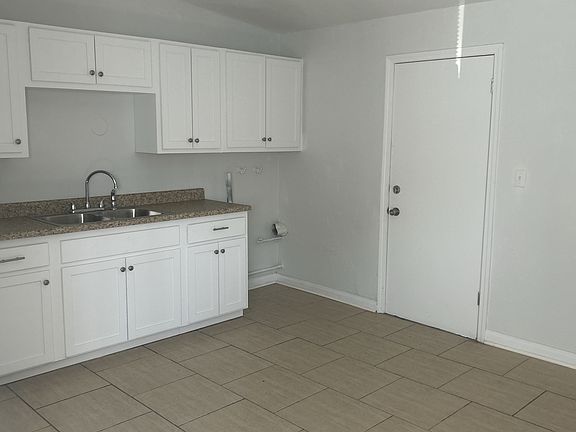 4th image of 216 E 13th St