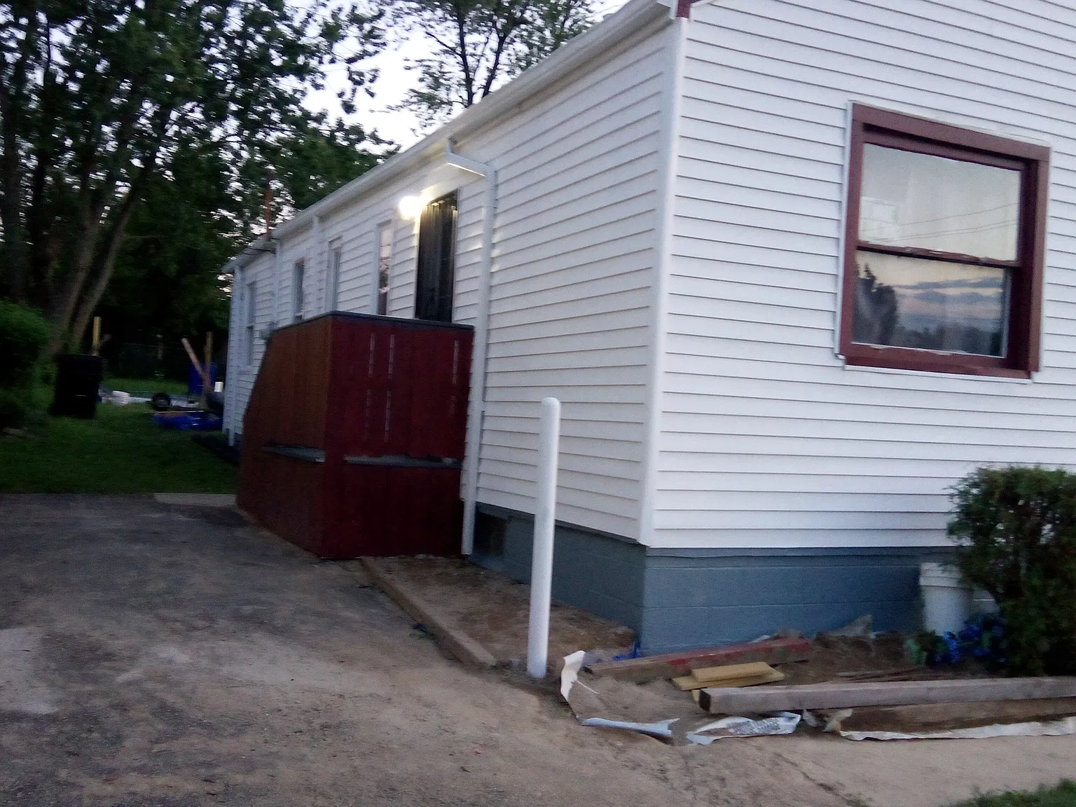 16206 Clearview Ave — Photo 2