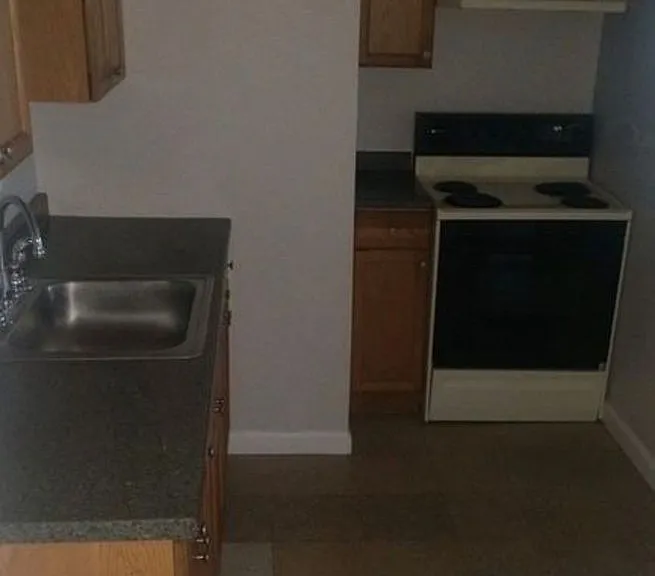92 Bates St — Photo 1