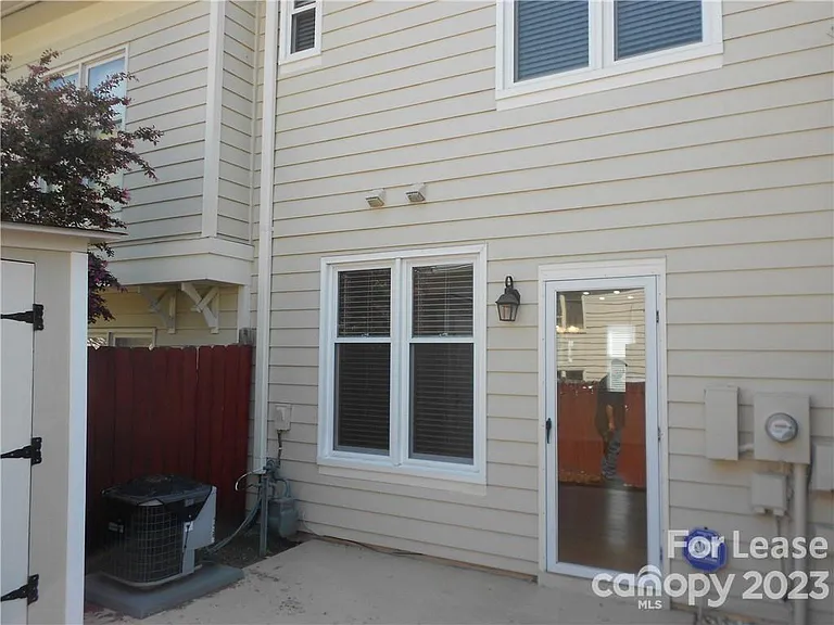 2545 Dilworth Heights Ln — Photo 2