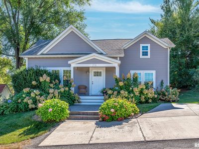 218 Dodge St, Le Claire, IA, 52753
