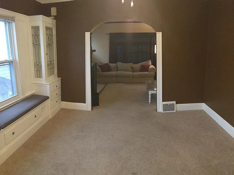 dining room photo 3