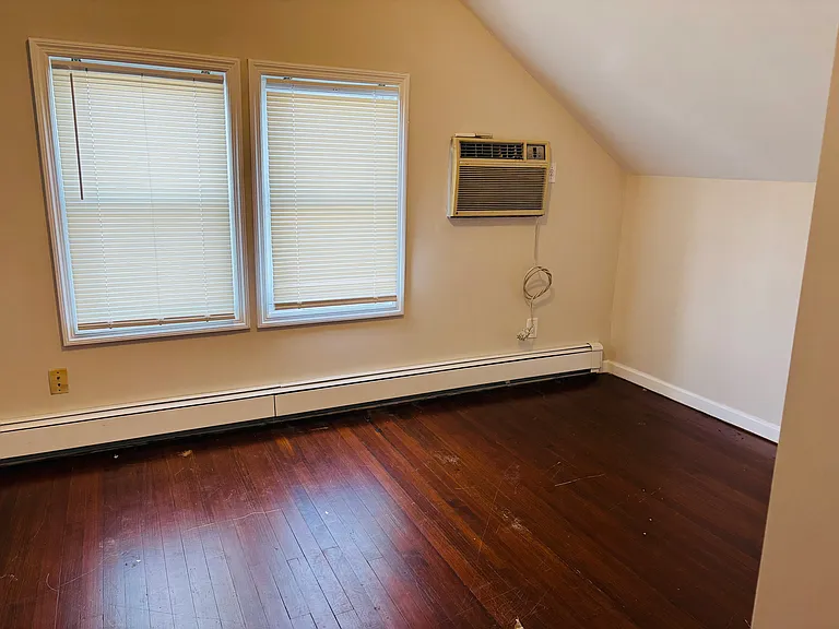 146 Westbury Ave — Photo 11