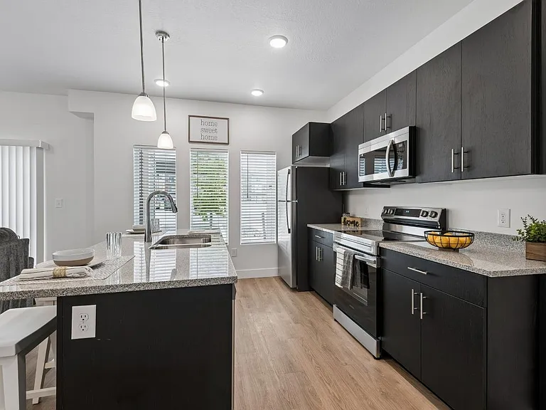 Lex Apartments — Photo 4