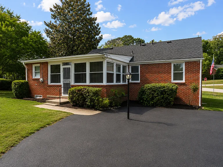 1650 Westhill Rd — Photo 2