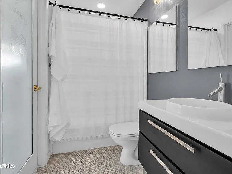 1275 E Campus Dr — Photo 8