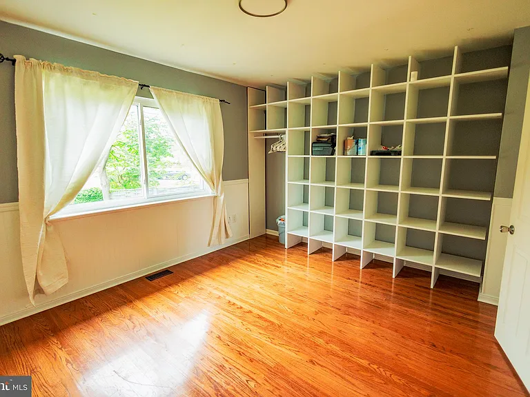 300 Macclelland Ave — Photo 14