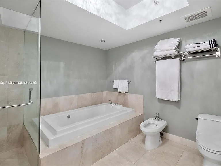 218 SE 14th St #1804 — Photo 10
