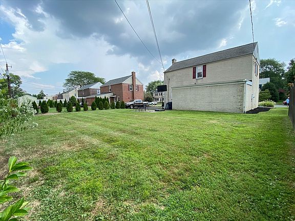 Reverse view of back yard