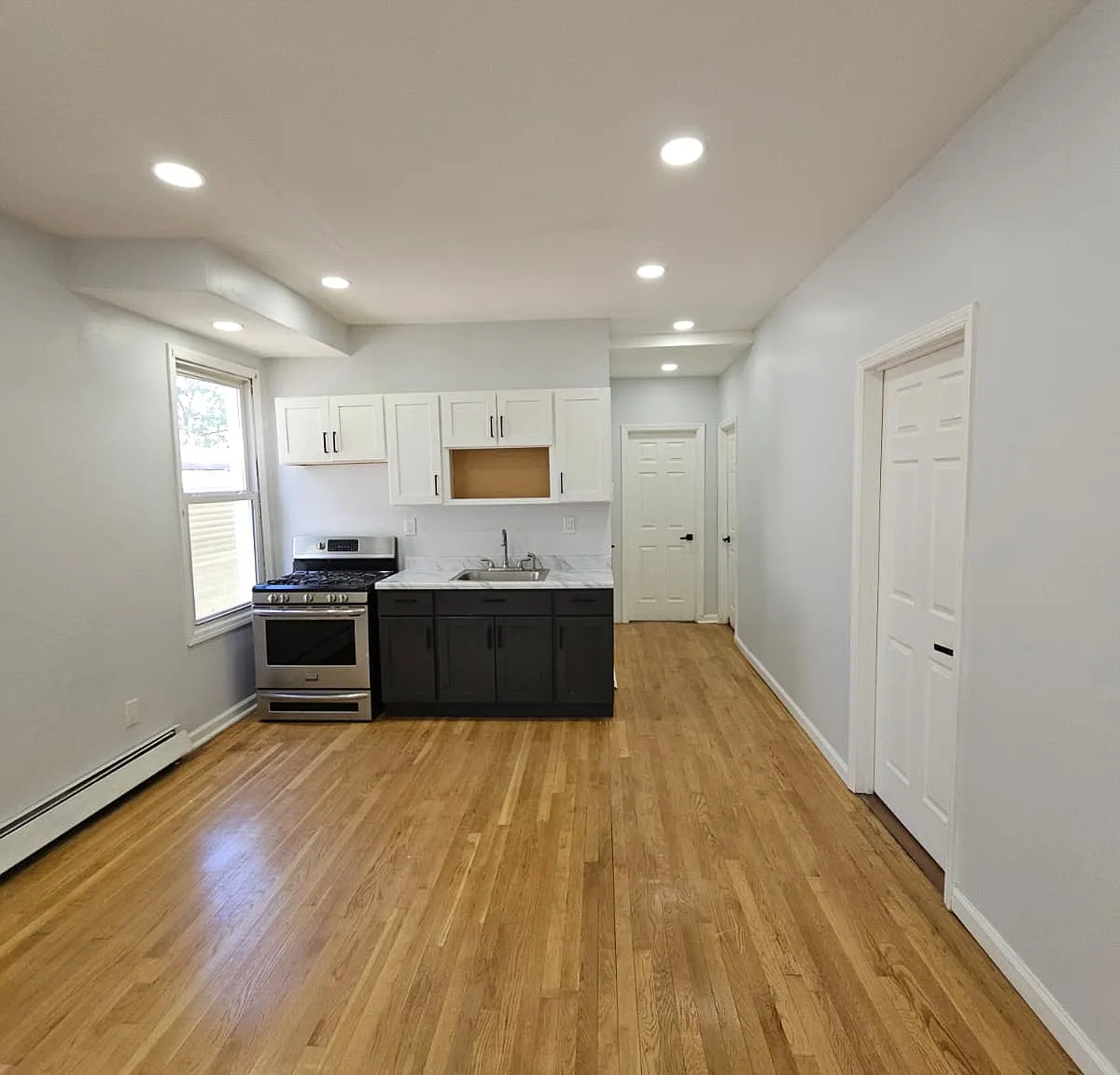 4 bed, $2,400 — Photo 2