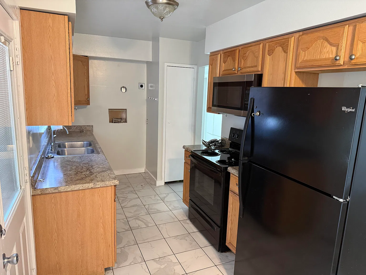 3 bed, 1097 sqft, $1,445 — Photo 2