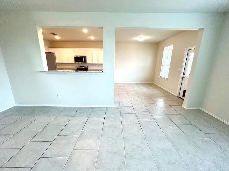 10398 Martin Crk — Photo 7