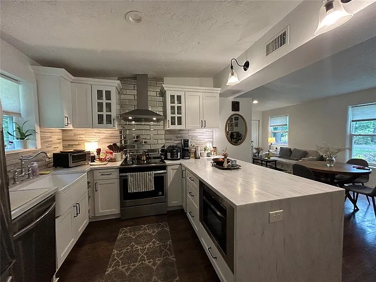 816 NE 9th Ave — Photo 5