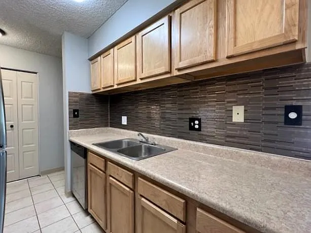 2 bed, 967 sqft, $1,595 — Photo 3
