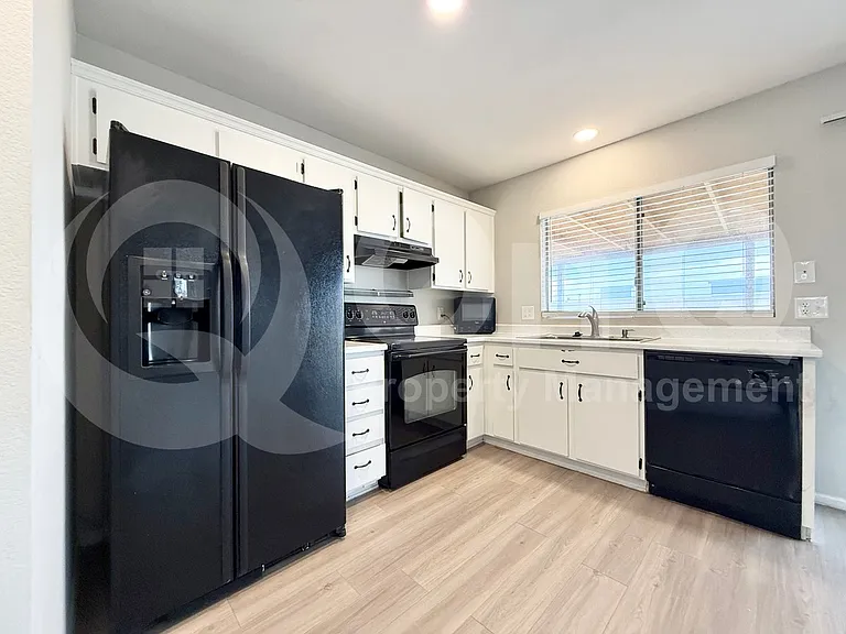 329 N 69th Ave — Photo 3