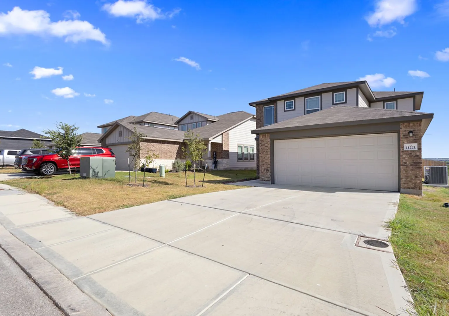 Beautiful two-story home in Katzer Ranch-Move-In Ready — Photo 3
