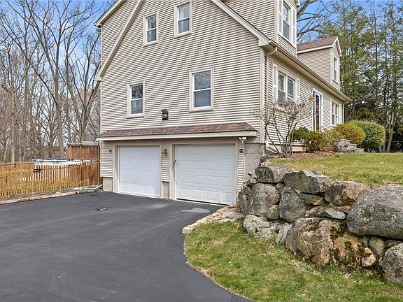 4th image of 65 Traymore St