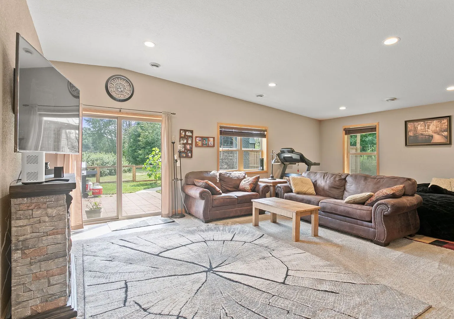 One Level Country Living! 2bd, 1ba, 2 acres — Photo 2