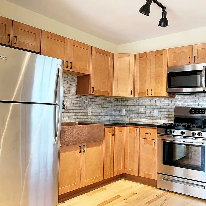 6 Chase St #8