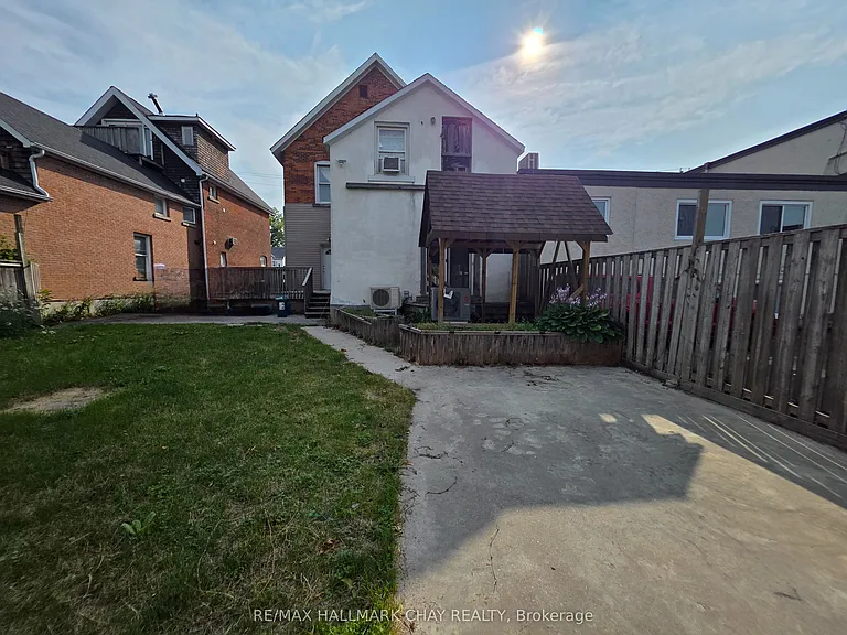 28 Matchedash St N #3 — Photo 18