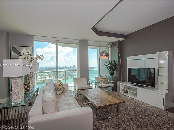 2nd image of 244 Biscayne Blvd APT 3902