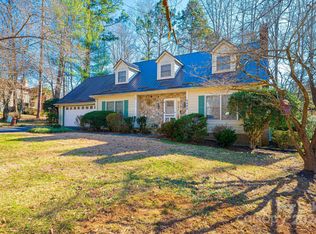 5495 Gunpowder Dr, Hickory, NC 28601