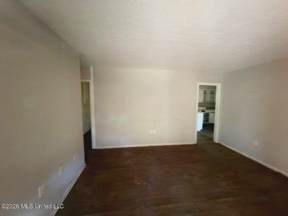 3rd image of 3310 Oakview Dr