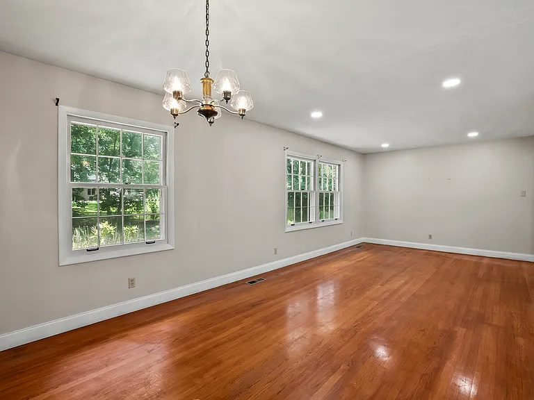7720 Devonshire Dr — Photo 12
