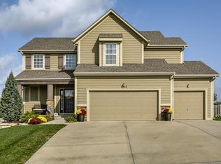 2220 W Fredrickson Dr, Olathe, KS 66061