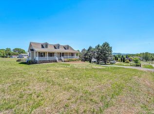 2210 Isle Of Pines Dr, Moneta, VA 24121