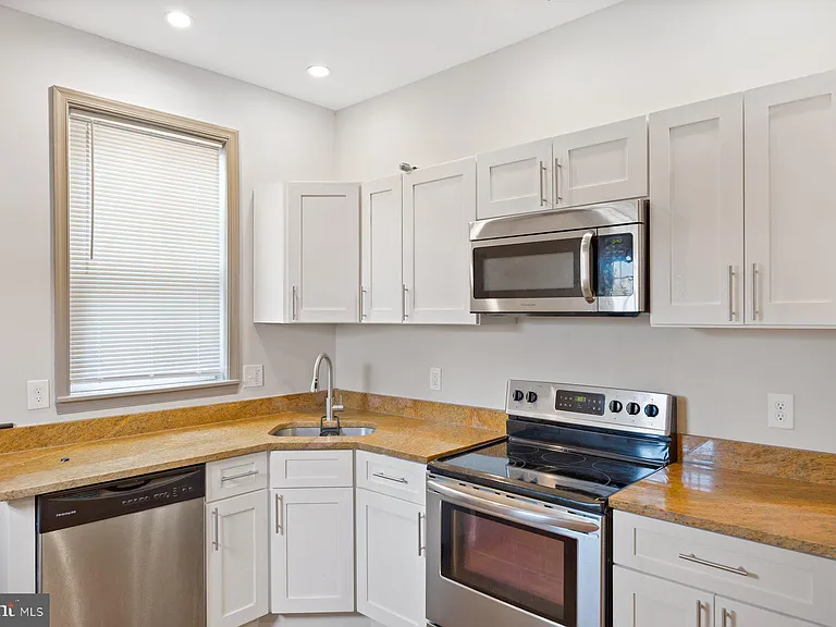 2209 Mullikin St — Photo 9