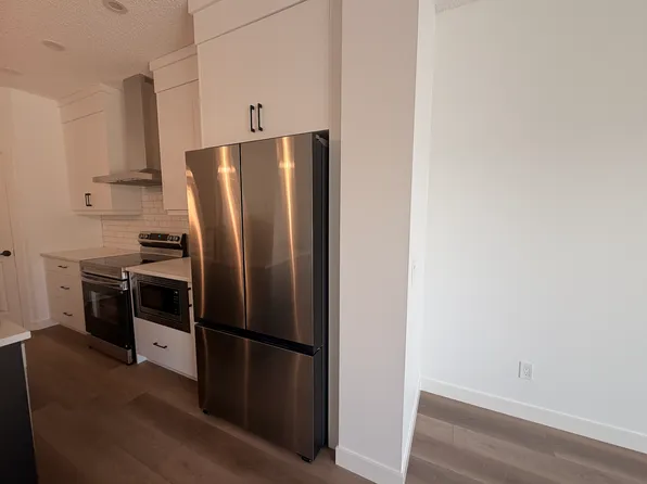 19728 44th St SE, Calgary, AB T2A 5K7