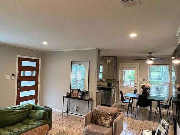 4th image of 3312 S Oak Dr #B