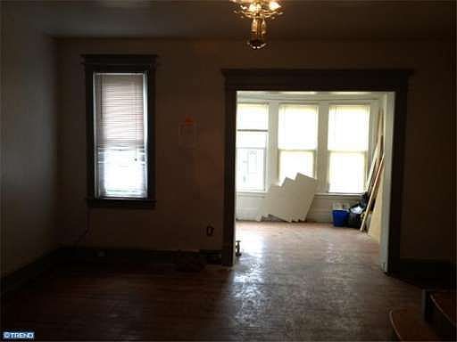 3rd image of 520 E Wyoming Ave