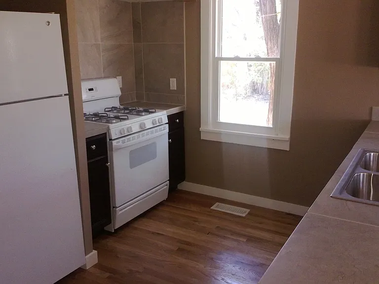 421 1/2 E Coronado Rd — Photo 5