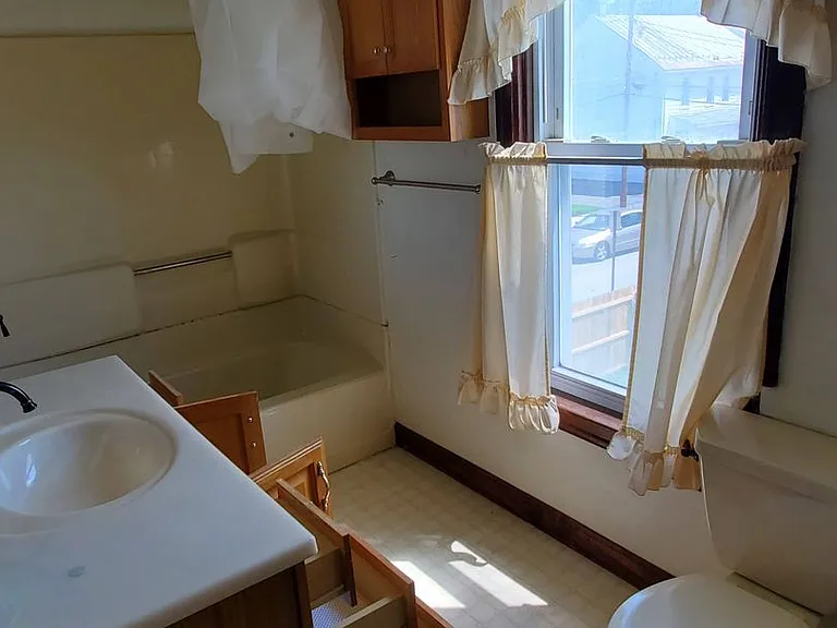 254 Franklin St — Photo 11