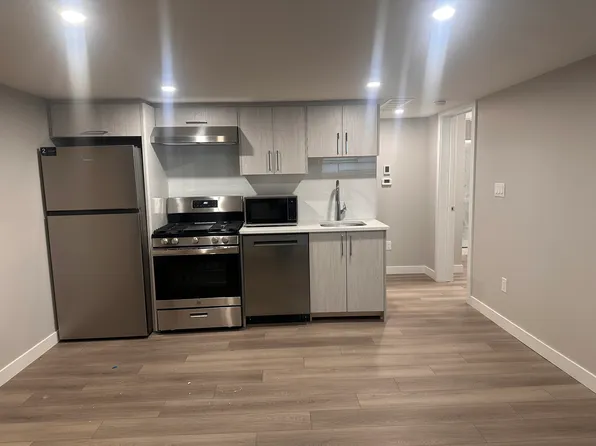 10914 77th Ave NW, Edmonton, AB T6G 0L3
