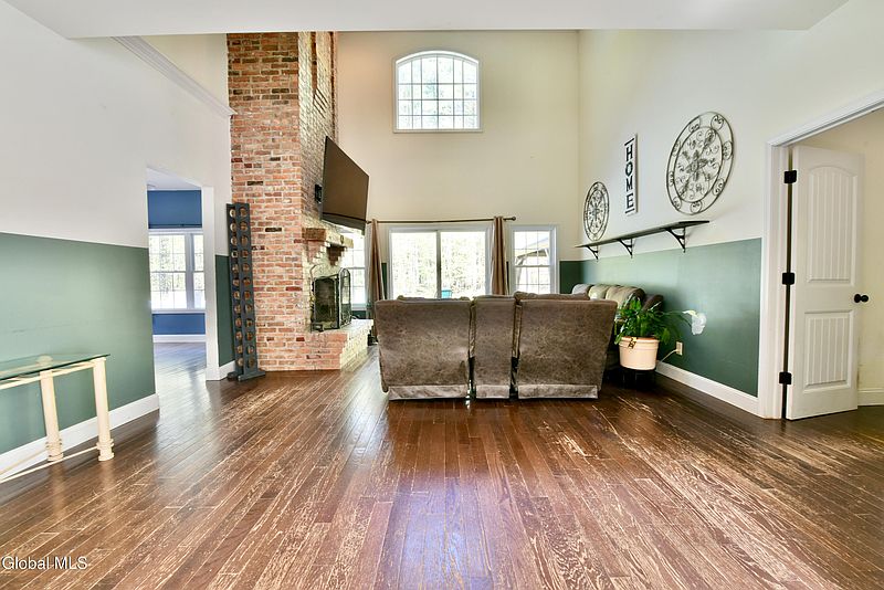 3rd image of 110 Homestead Road