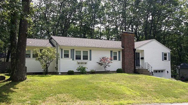 33 Sunset Dr — Photo 1