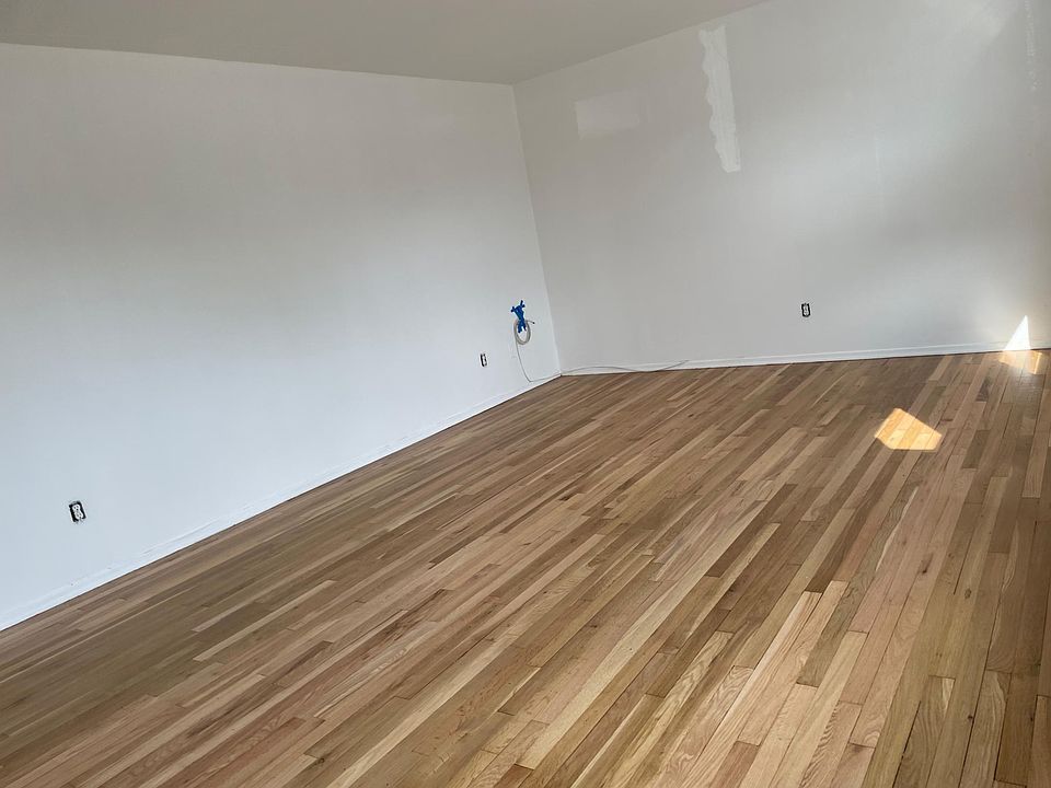 1st image of 40 Woodbine Ct