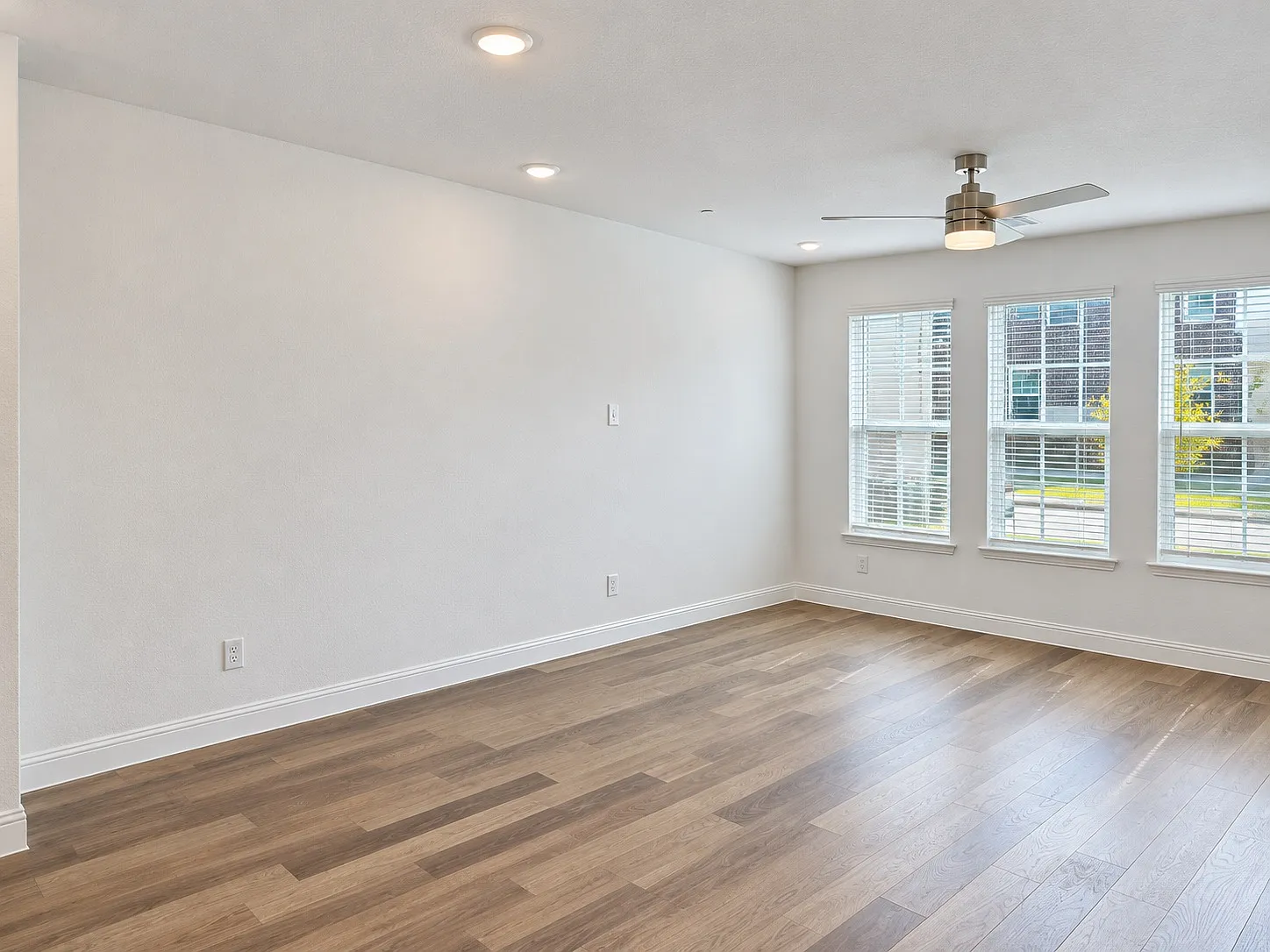3 bed, 1859 sqft, $2,800 — Photo 2