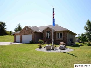 14201 Pawnee Rd, Bennington, NE 68007