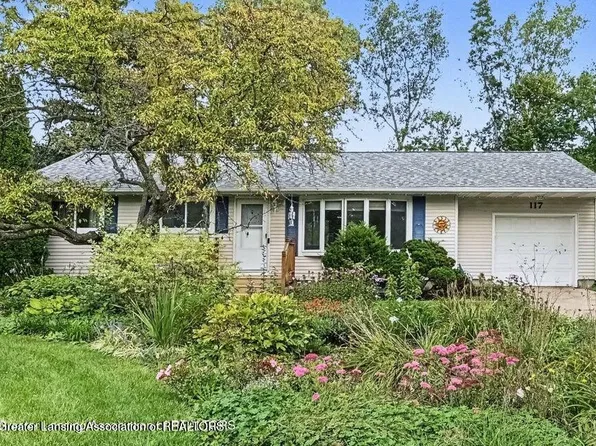 117 Woodhaven Dr, Lansing, MI 48917