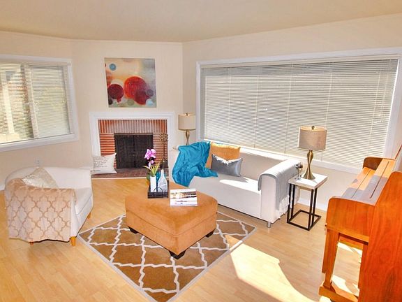 2nd image of 220 Verano Dr