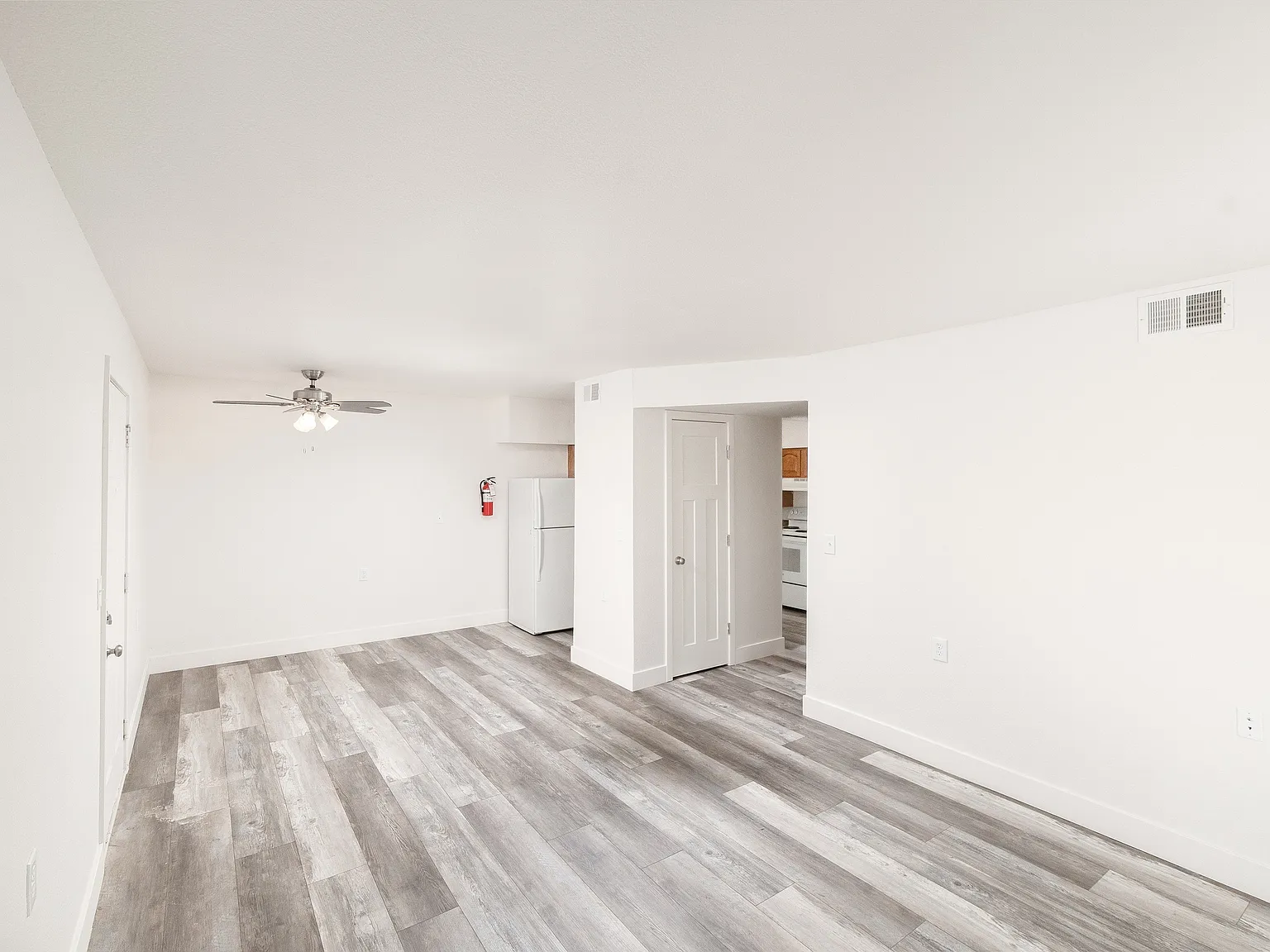 Lombard Heights Apartments — Photo 2