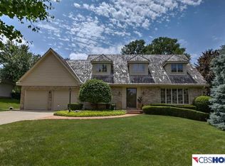 9957 Essex Dr, Omaha, NE 68114