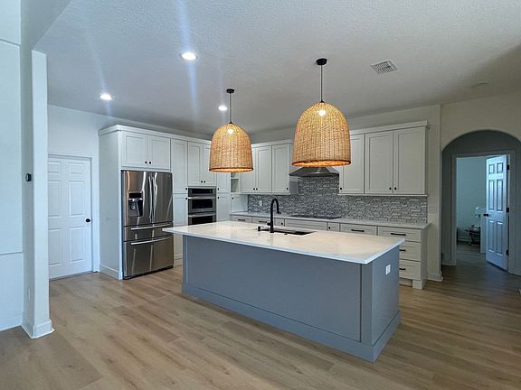 2nd image of 4827 Legacy Oaks Dr