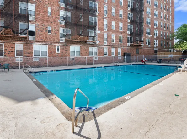 46-01 39th Avenue image 7 of 10