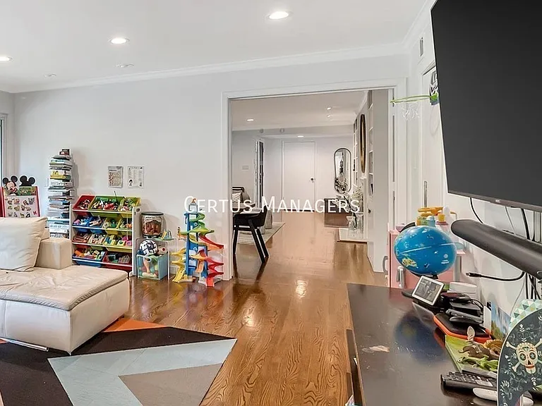 240 Oak Grove Ave — Photo 10